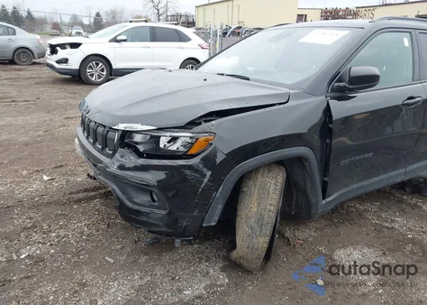 2022 Jeep Compass Altitude 4X4 z USA, uszkodzony, nr VIN 3C4NJDBB3NT196194